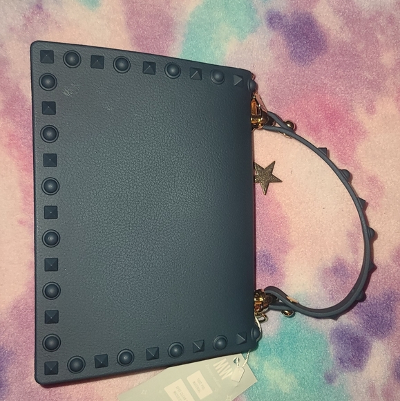 Most Wanted Purse - Picture 3 of 15